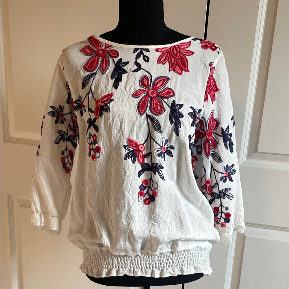 Anthropologie Kindred Floral Embroidered Blouse Size Medium